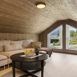 Moderne Pa Fjellsaetra Med Jacuzzi Sykkylven