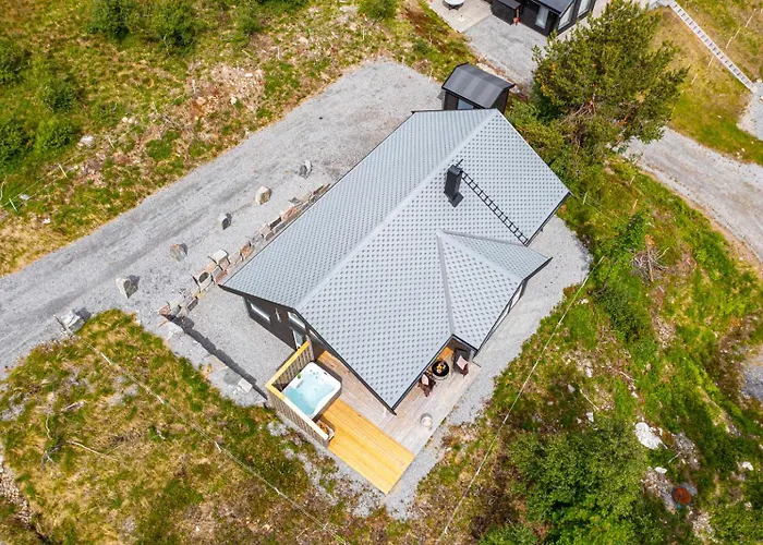 Moderne Pa Fjellsaetra Med Jacuzzi Sykkylven