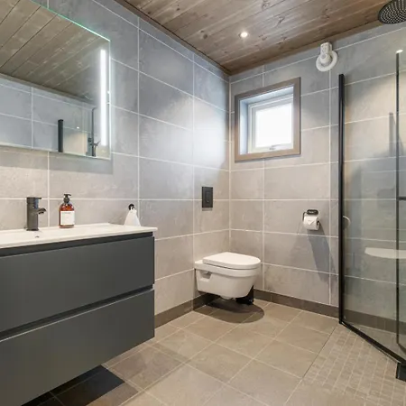 Moderne Pa Fjellsaetra Med Jacuzzi Nyaraló *