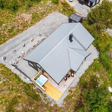 Moderne Pa Fjellsaetra Med Jacuzzi Sykkylven